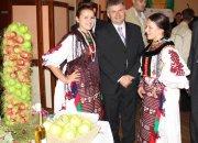 Učenice požeške Poljoprivrede škole poželjele su fotografiju sa županom Aladrovićem