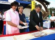 Župan Aladrović prvi je prerezao 152 metra dug kolač