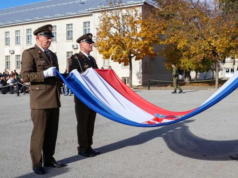 Svečana promocija prvog naraštaja Izobrazbe za prvu dočasničku dužnost: „Danas prestajete biti vođeni i postajete vođe“