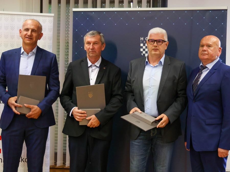 Zlatna kuna: Dobitnici Oroz pharm, Poljoprivreda Lipik i Agronom