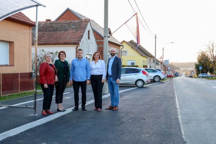 Završetak izgradnje nogostupa uz D38: „Nadamo se dovršetku i ostalih projekata na području županije u što kraćem roku“