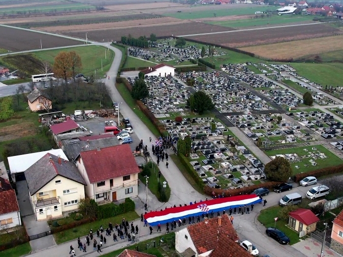 Svečanim mimohodom pobjednika obilježena 32. obljetnica oslobođenja i Dan branitelja Lipika