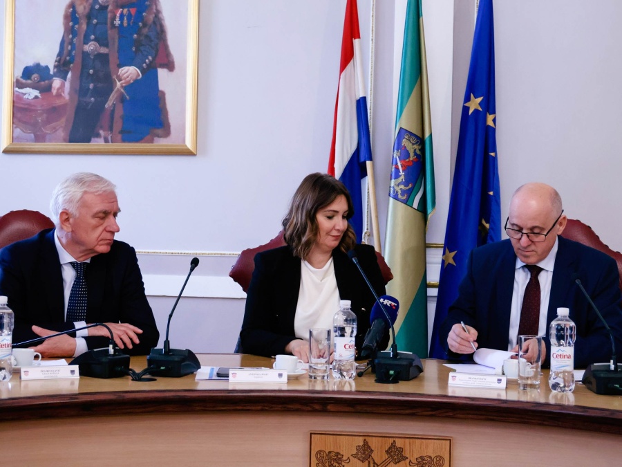 Ministar Bačić u Požegi potpisao odluku o primopredaji predmeta državne imovine