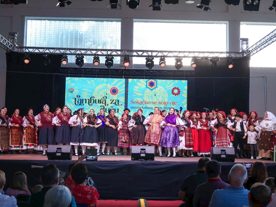 Bogatstvo tradicije na 12. smotri folklora „Šokačko se kolo vije“
