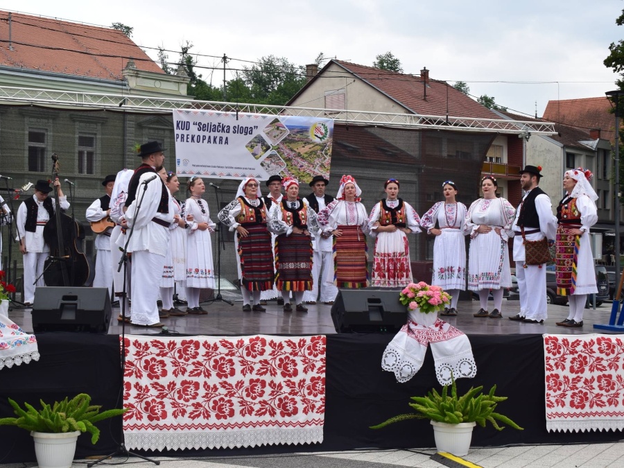 Tradicijom ususret ljetu: Održana 12. Smotra folklora „Pakračko ljeto“