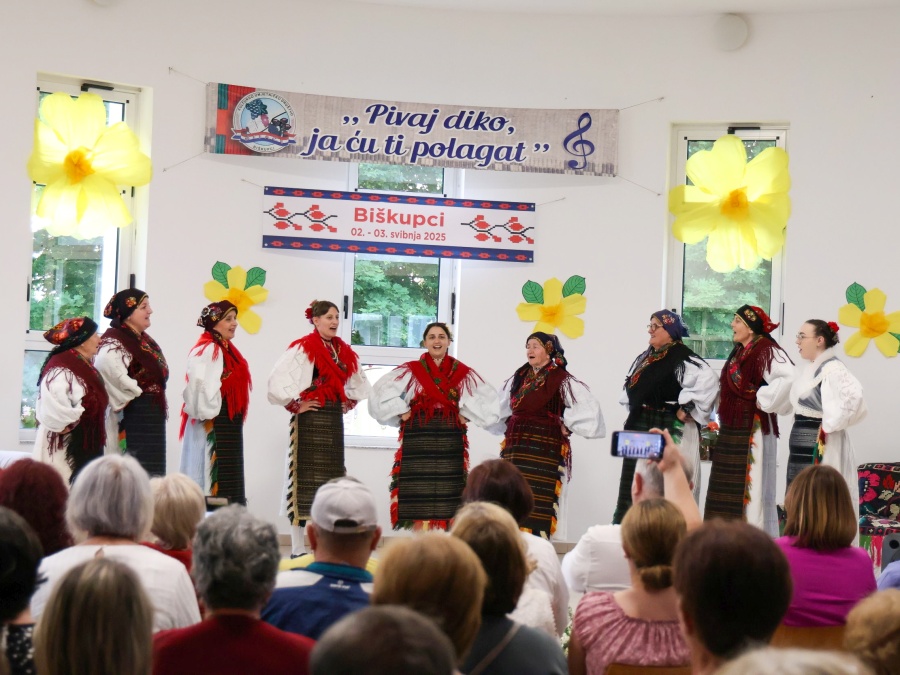 Održan jubilarni  10. Susret folklornih pjevačkih skupina "Pivaj diko, ja ću ti polagat" 