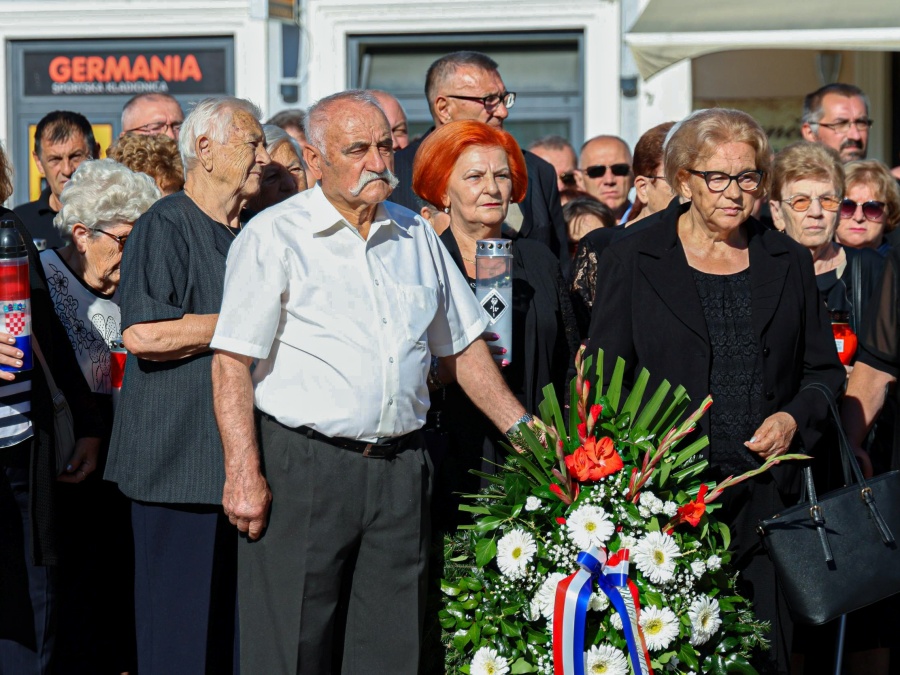 Povodom Dana pobjede i domovinske zahvalnosti te Dana hrvatskih branitelja odana počast svim poginulim, nestalim i umrlim hrvatskim braniteljima 