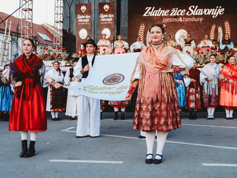 Svečano otvorene Zlatne žice Slavonije, izabrana i najgizdavija Šokica