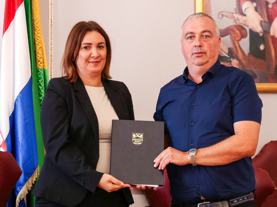 Kreće izgradnja hladnjače za voće i povrće u Požegi: Županica potpisala ugovore s izvođačem i nadzorom