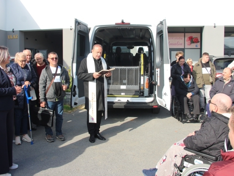Udruga osoba s invaliditetom grada Požege i Požeško-slavonske županije predstavila novo vozilo
