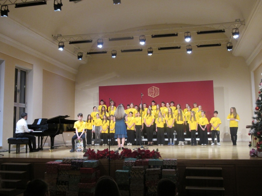 Humanitarni koncert Glazbene škole Požega povodom Međunarodnog dana osoba s invaliditetom Povodom obilježavanja Međunarodnog dana osoba s invaliditetom, sada već tradicionalno, Glazbena škola Požega pripremila je humanitarni koncert za Udrugu OSI - osoba 