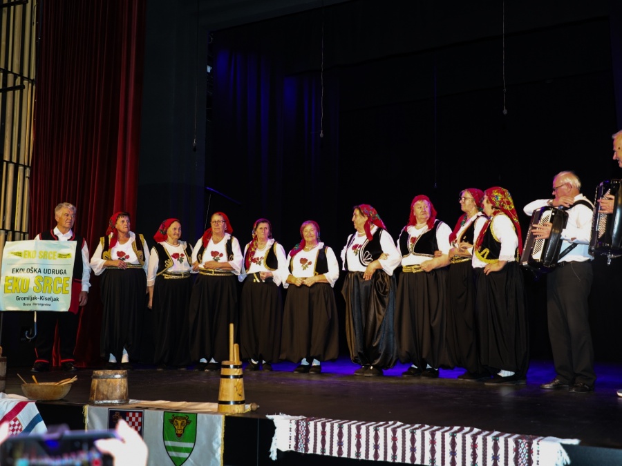 Običaji starog zavičaja na pozornicu donijeli tradiciju i zajedništvo