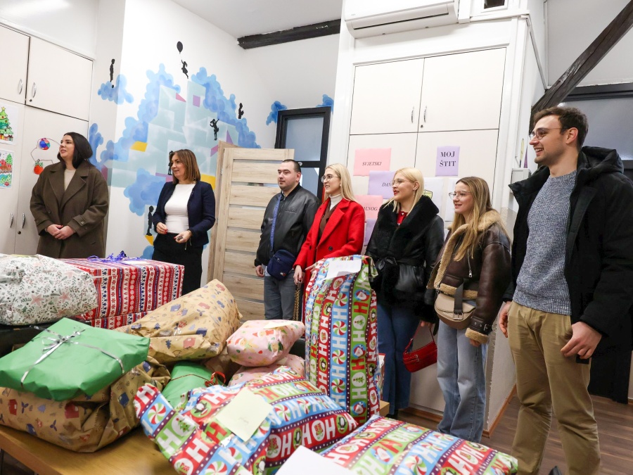 Savjet mladih Požeško-slavonske županije darivao korisnike Centra za nestalu i zlostavljanu djecu u Požegi