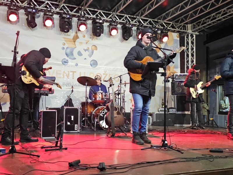 Doček nove 2026. godine na otvorenom u Požegi