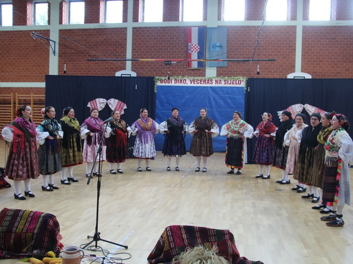 16. Smotra folklora "Dođi diko večeras na sijelo" KUD-a Berda Brestovac i proslava 30 godina rada folklornog društva
