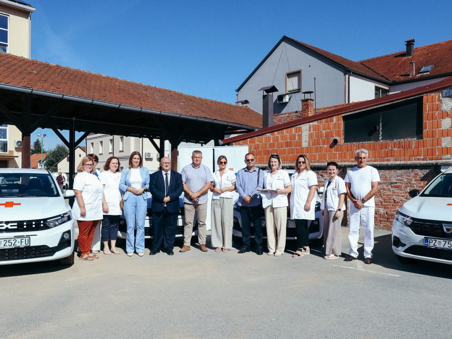 Sedam novih vozila za terenske službe Doma zdravlja: „Zdravstvena zaštita treba biti tamo gdje je pacijent“