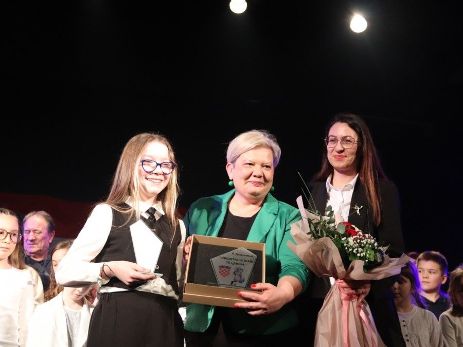 Sara s pjesmom „Kada pitam baku svoju“ pobjednica dječjeg festivala domoljubne pjesme Croatio iz duše te ljubim