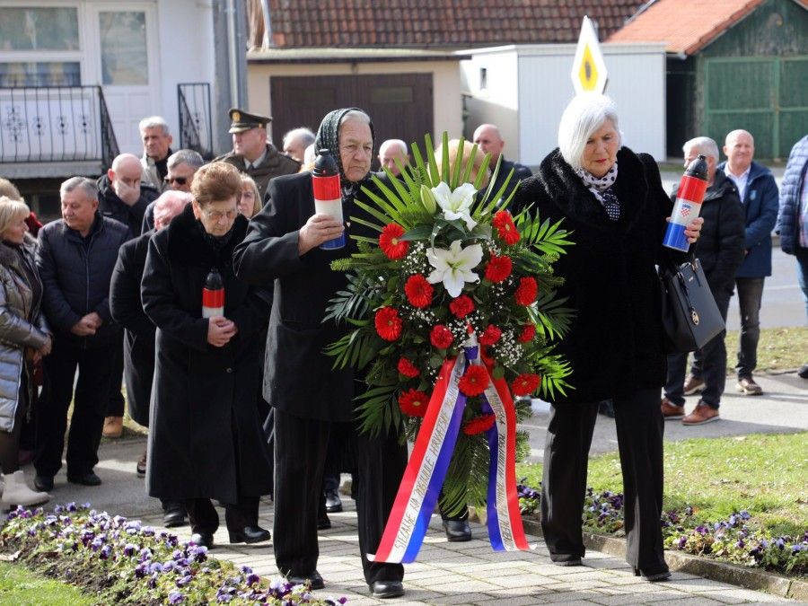 Odana počast poginulim hrvatskim braniteljima pleterničkog kraja uz hodočašće hrvatskih branitelja u Svetište Gospe od Suza