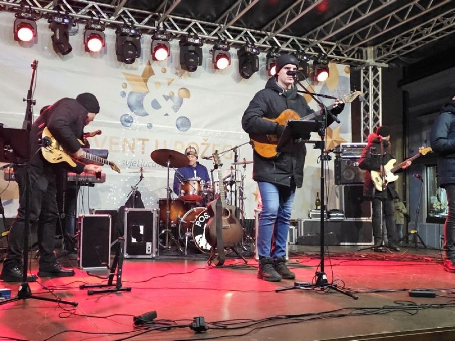 Doček nove 2026. godine na otvorenom u Požegi