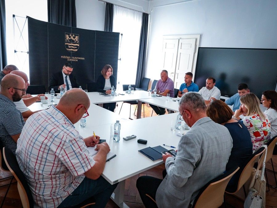 Škola plivanja, ljetovanje, paketići za prvašiće i stipendije: Županija, gradovi i općine nastavljaju zajedničke projekte