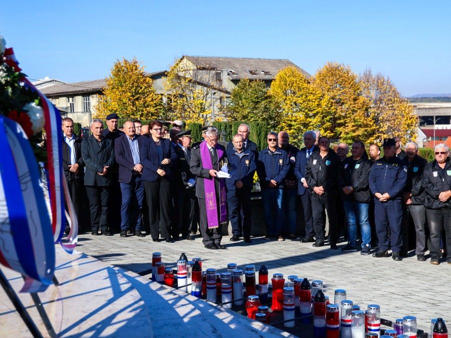 Povodom blagdana Svih svetih i Dušnog dana odana počast svim stradalim hrvatskim braniteljima i civilnim žrtvama Domovinskog rata