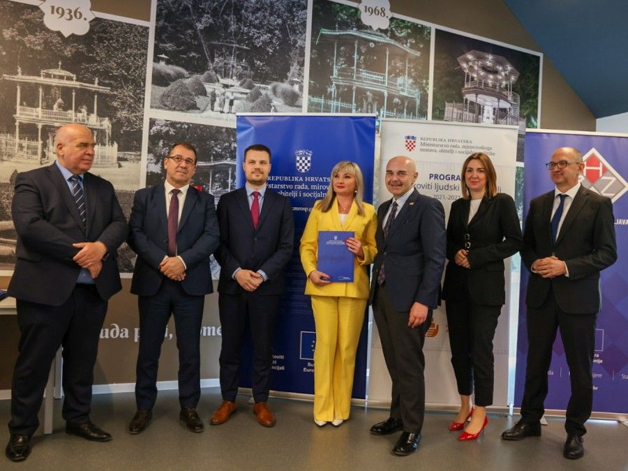 Ministar Ružić u Lipiku uručio 35 ugovora vrijednih 9,5 milijuna eura za razvoj socijalnih usluga