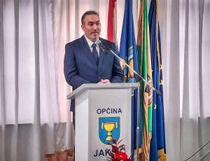 92335e52-6acb-43c2-b618-d7e948d9f63d