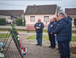 abc4b601-d2e8-477f-9ab4-61d271e51867