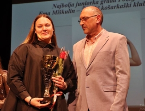 e842e073-4423-42e0-8057-be8682a95259-1