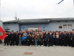 9818cdcd20b24208e46a1b7ec9a914fd_XL